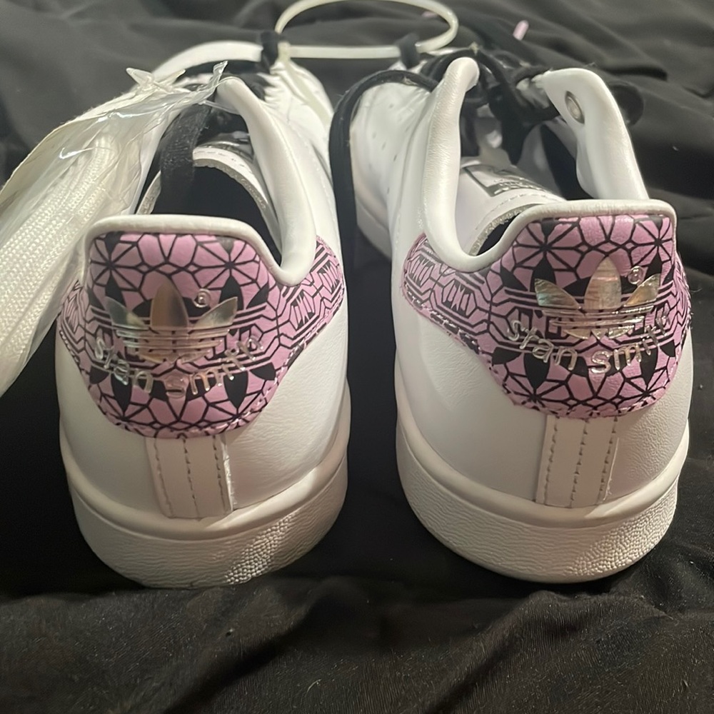 Adidas size 6.5 Stan Smith edition